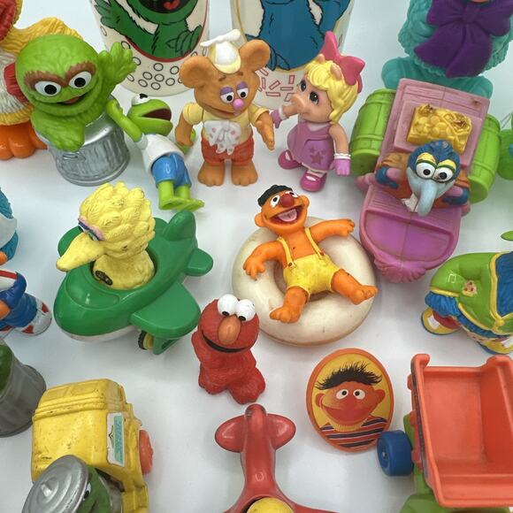 Vintage Sesame Street Toy Lot - PVC Figures, Cups, Big Bird Bert Ernie Elmo - Picture 5 of 8